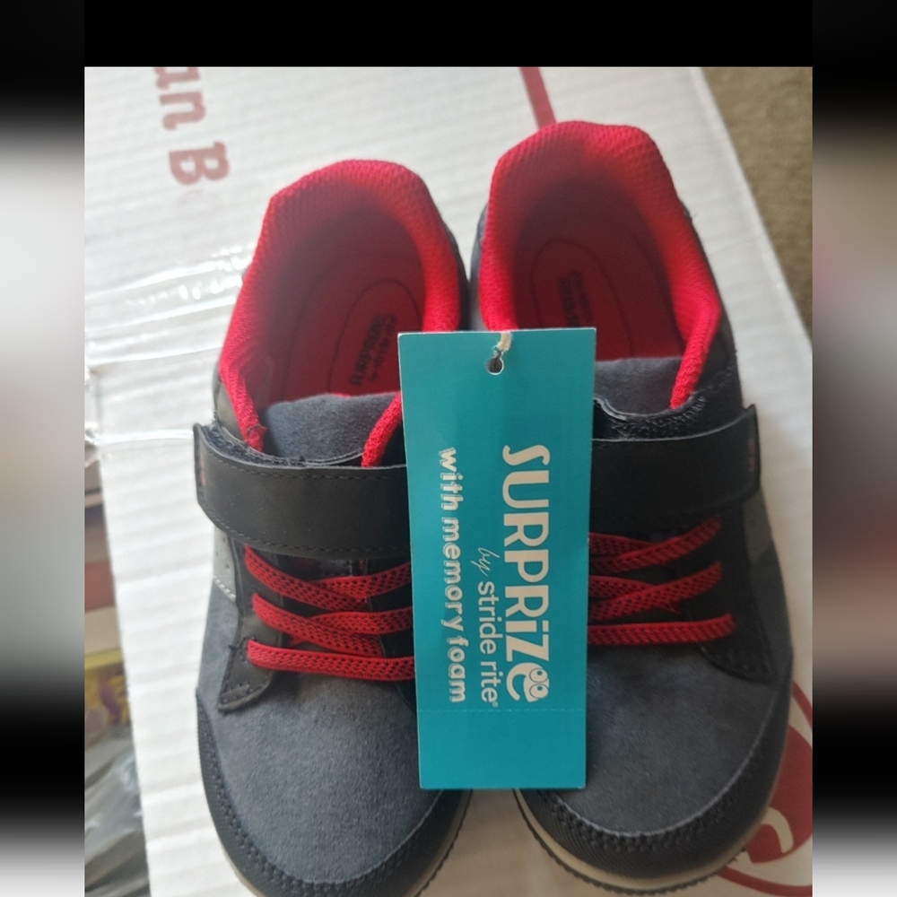 Boy's shoee